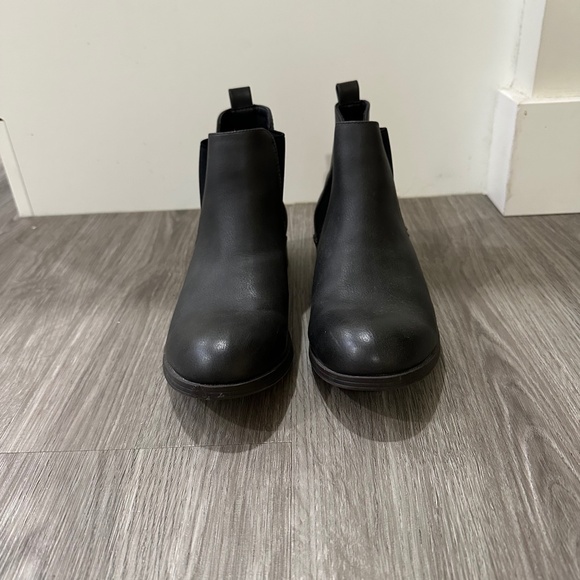 DLG Women’s Size 7 Brown Vegan Leather Chelsea Boot - Picture 6 of 8